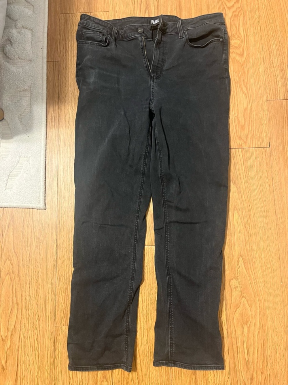 PAIGE Size 32 black Cindy stretch jeans
